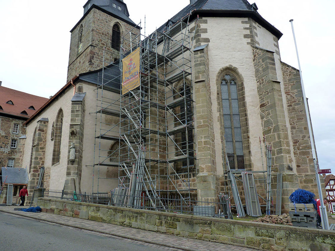 Abbau des Gerüstes an der Südseite (Foto: Karl-Franz Thiede)